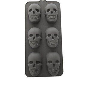 Silicone Skull Ice Cube/  Chocolate Mold Tray‎ makes 6 Servings